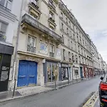 Spacious Bright Split Level Flat In The Fashionable Marais
